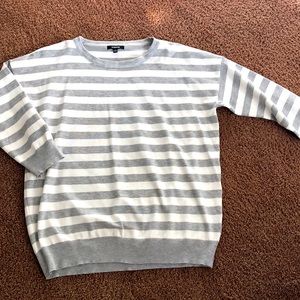 Quarter sleeve grey striped top. Size L